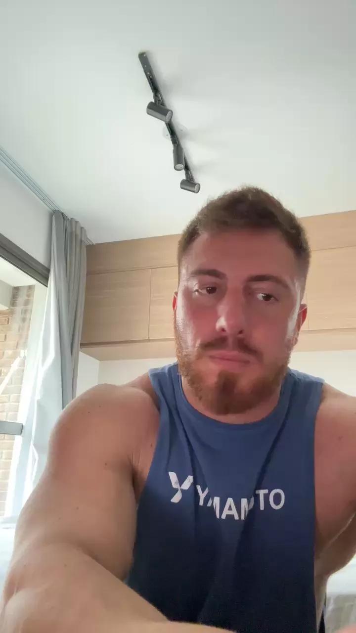 Bigwhitebull on Cam4 