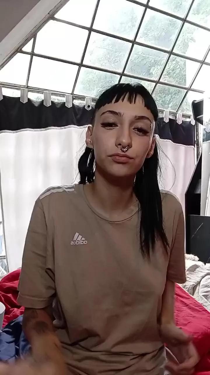 Chanell_19 on Cam4 