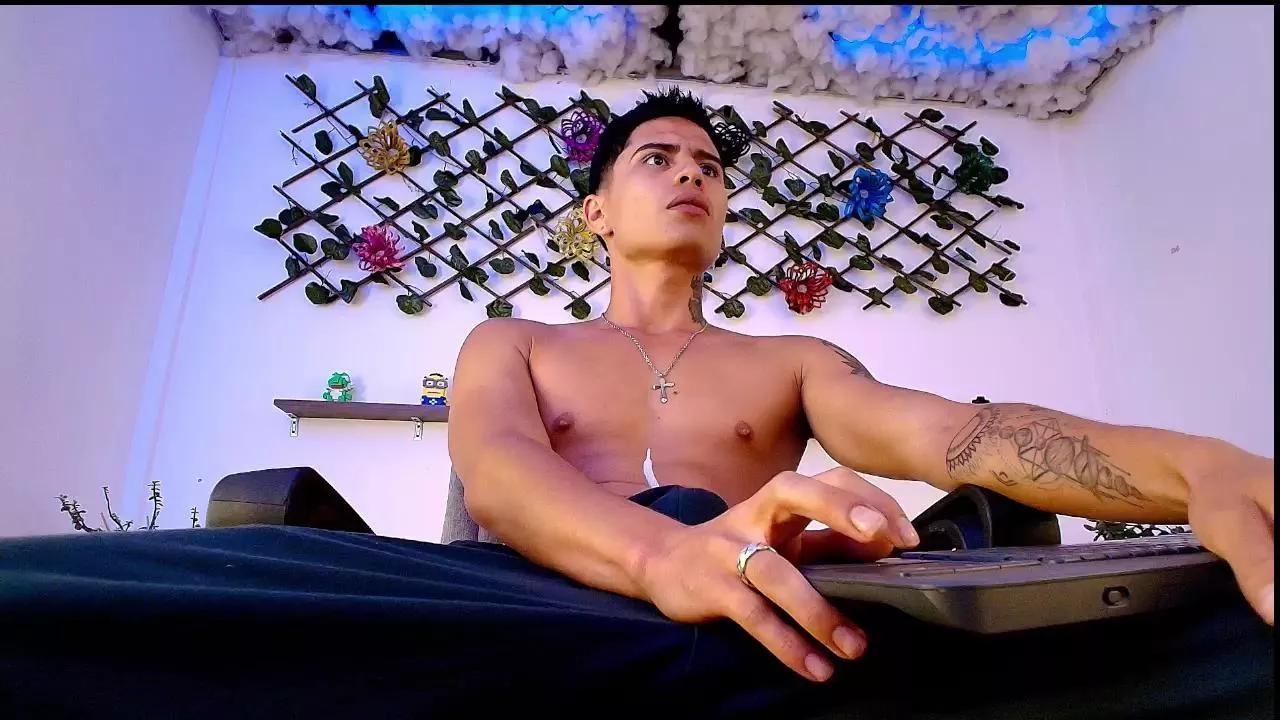 Clark_Jhonz on Cam4 