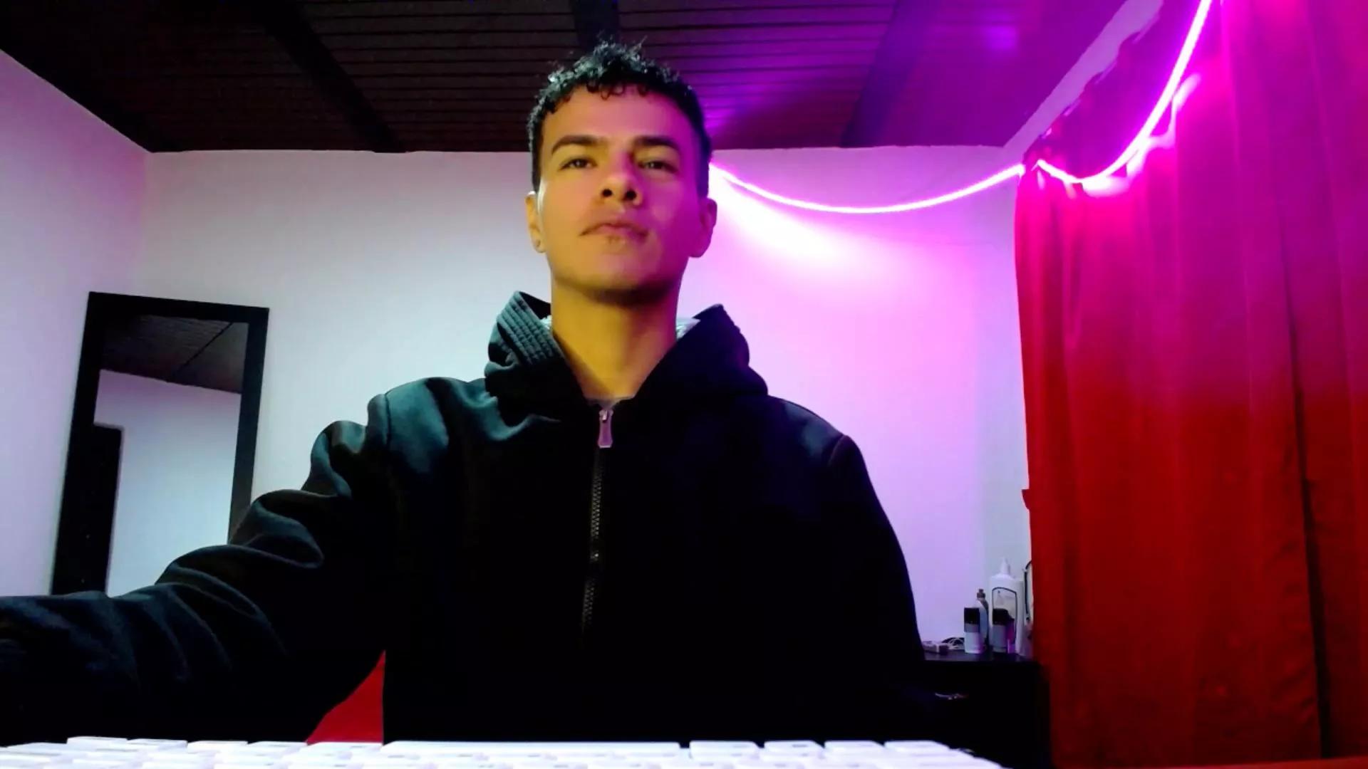 Deiby69 on Cam4 