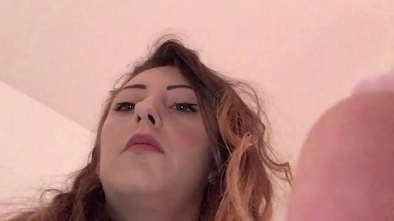 Emmaqueen75 on Cam4 