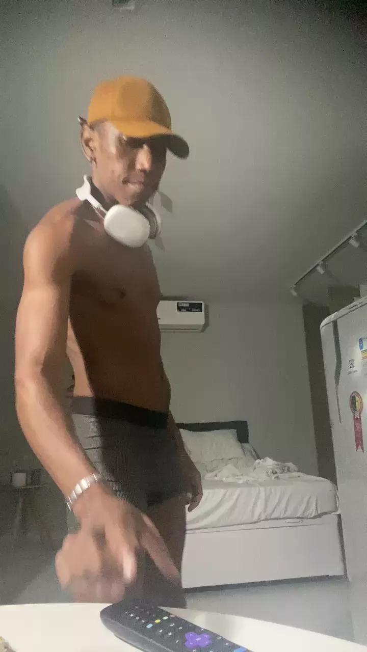enzo_bllazi on Cam4 