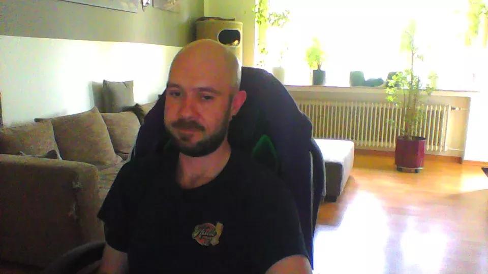 flo86xxx on Cam4 