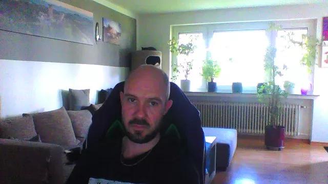 flo86xxx on Cam4 