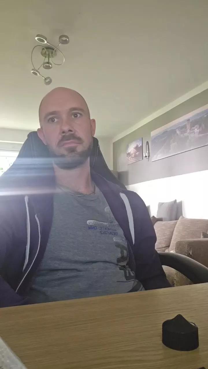 flo86xxx on Cam4 