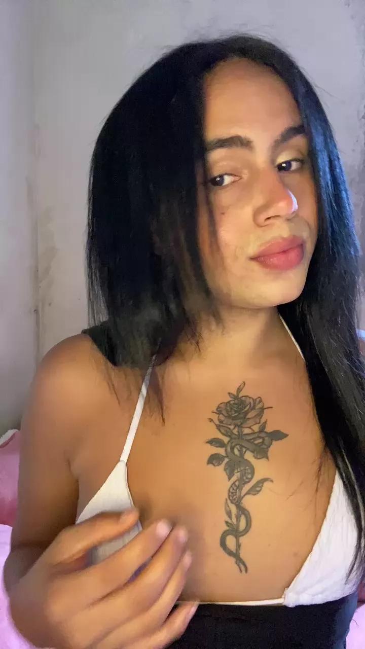 floraNovaki on Cam4 
