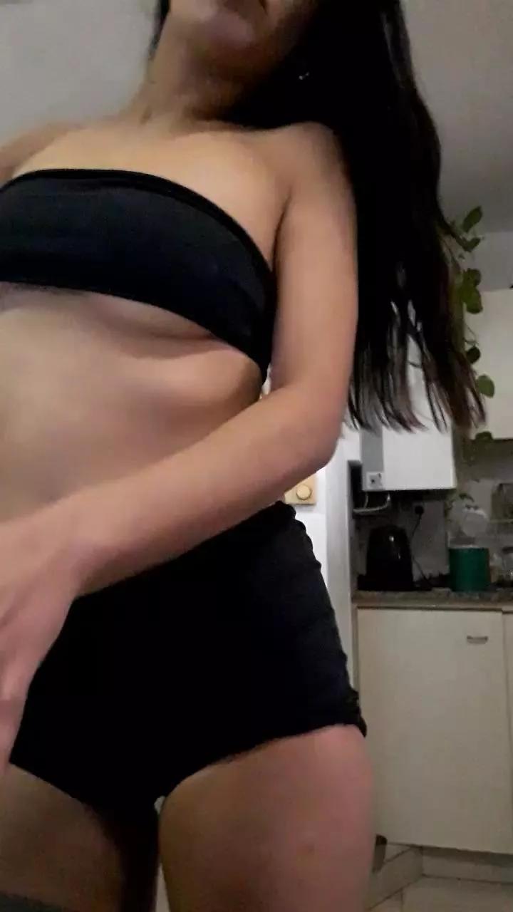 ghibligirl2 on Cam4 