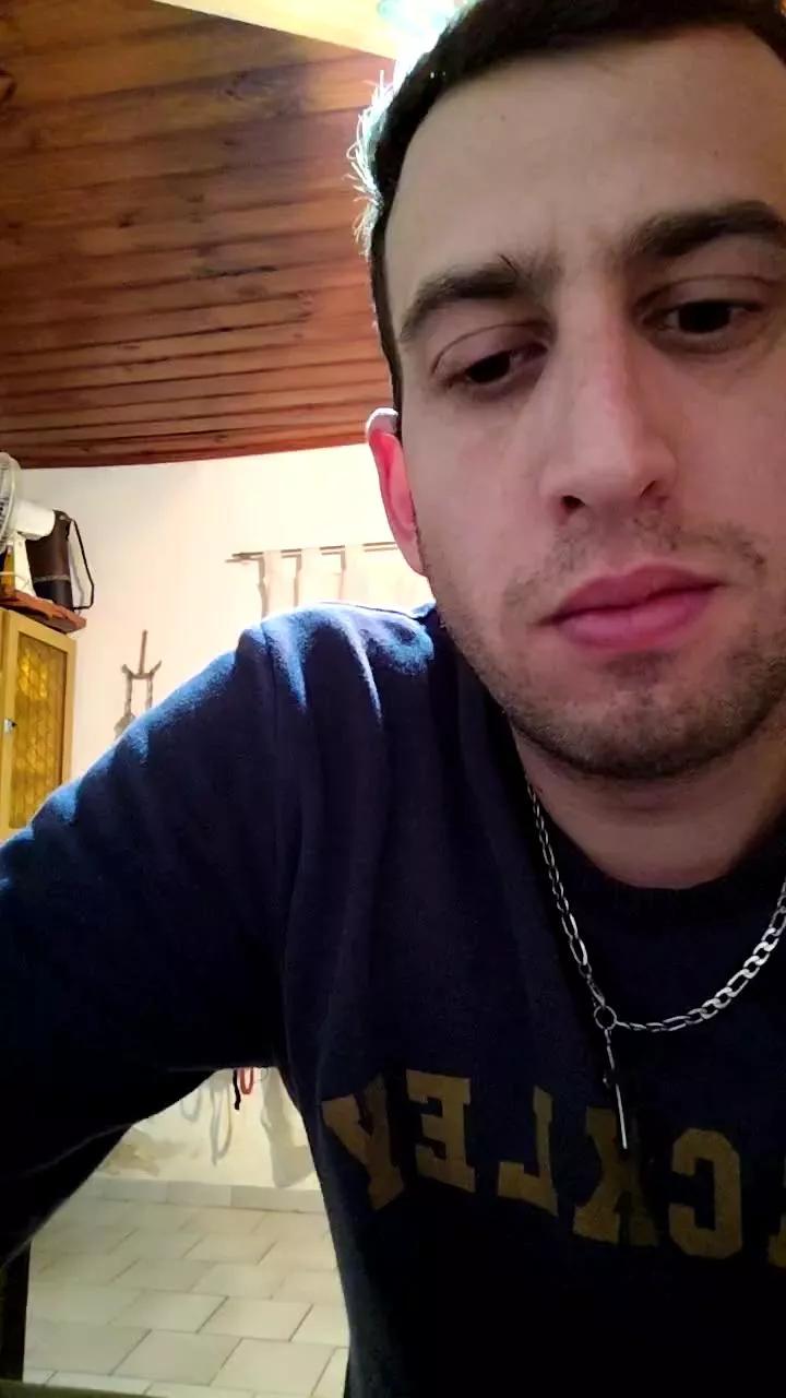 Gonzalito75 on Cam4 