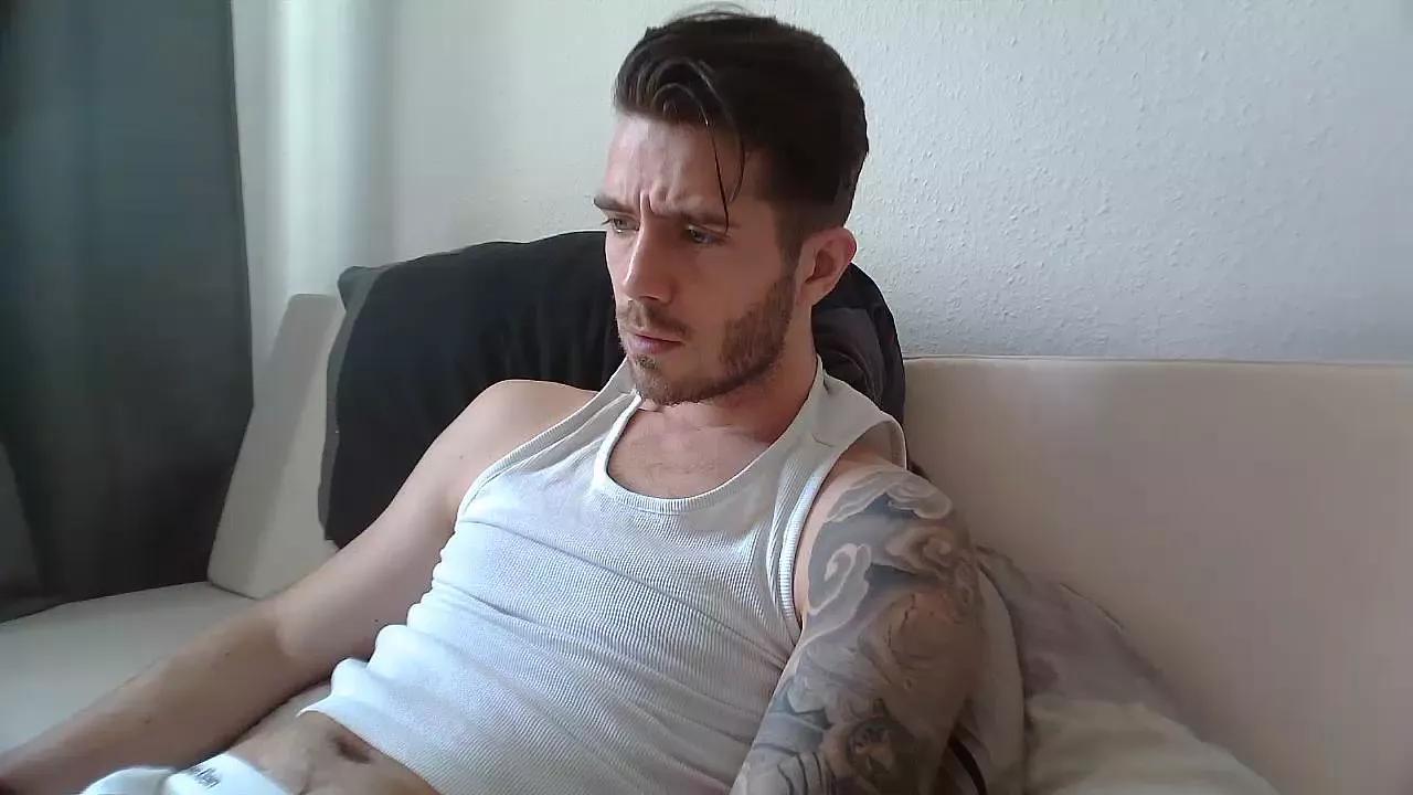 GuyFromNextDoor on Cam4 