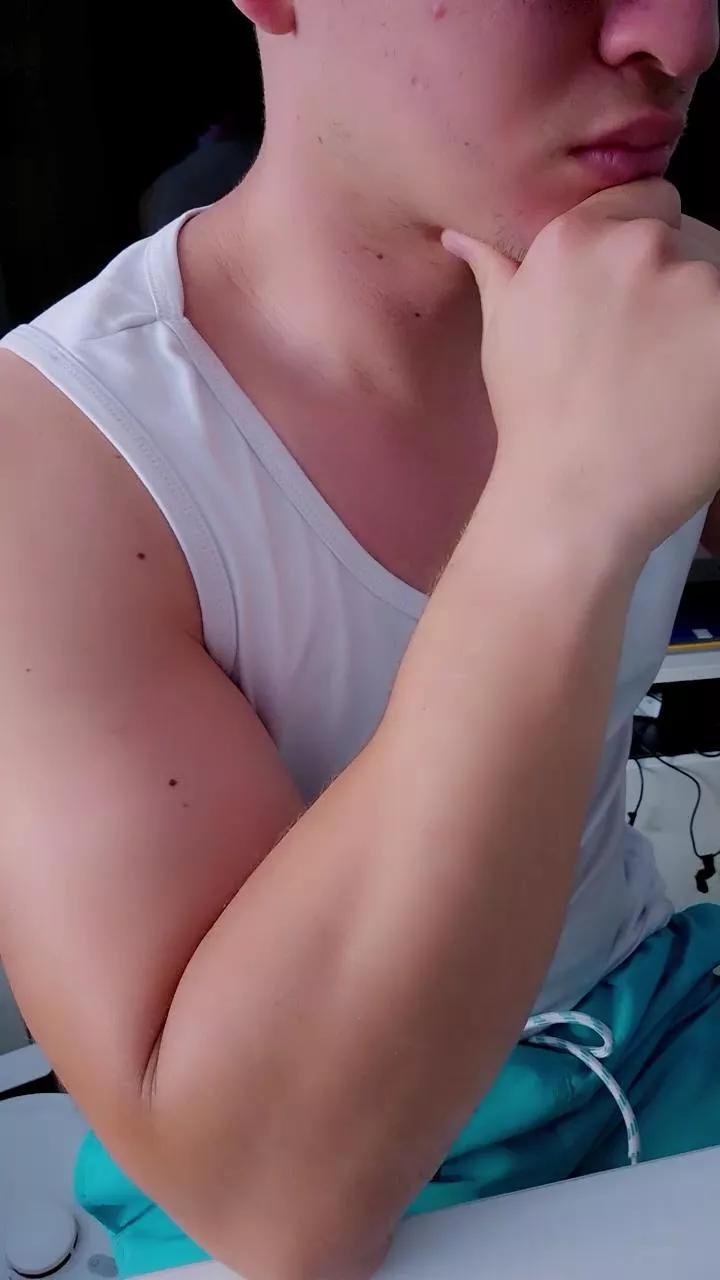 gym25pe on Cam4 