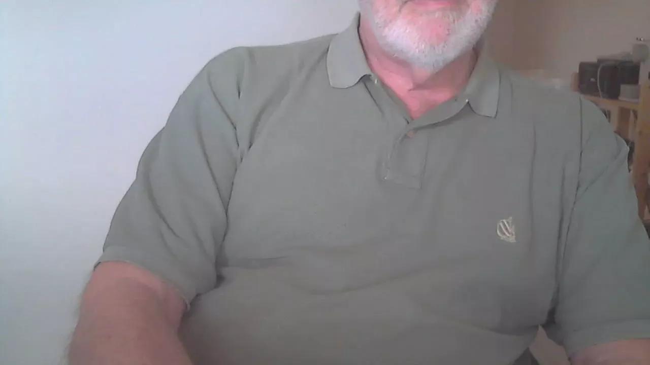 hairybull on Cam4 