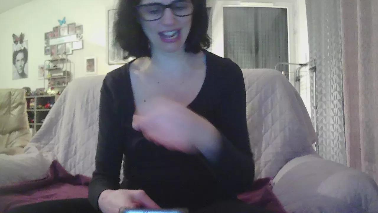 HAIRYCHIENNE on Cam4 