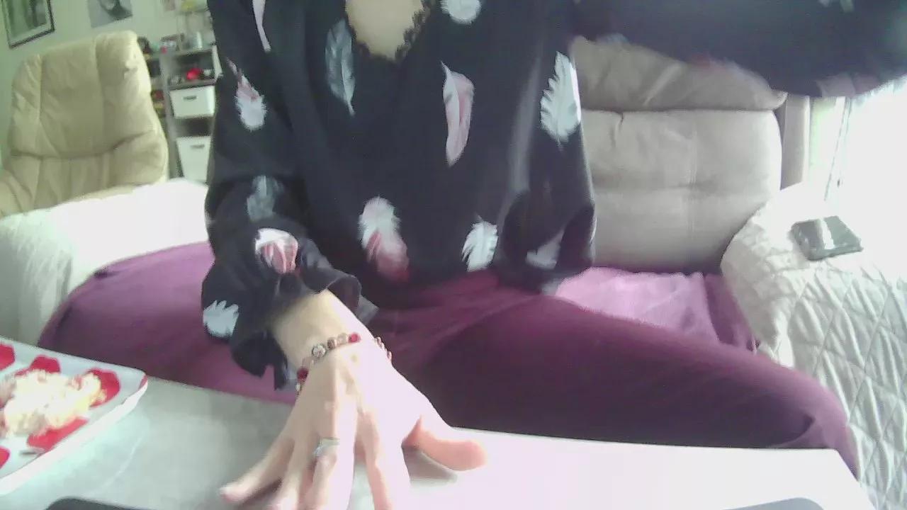 HAIRYCHIENNE on Cam4 