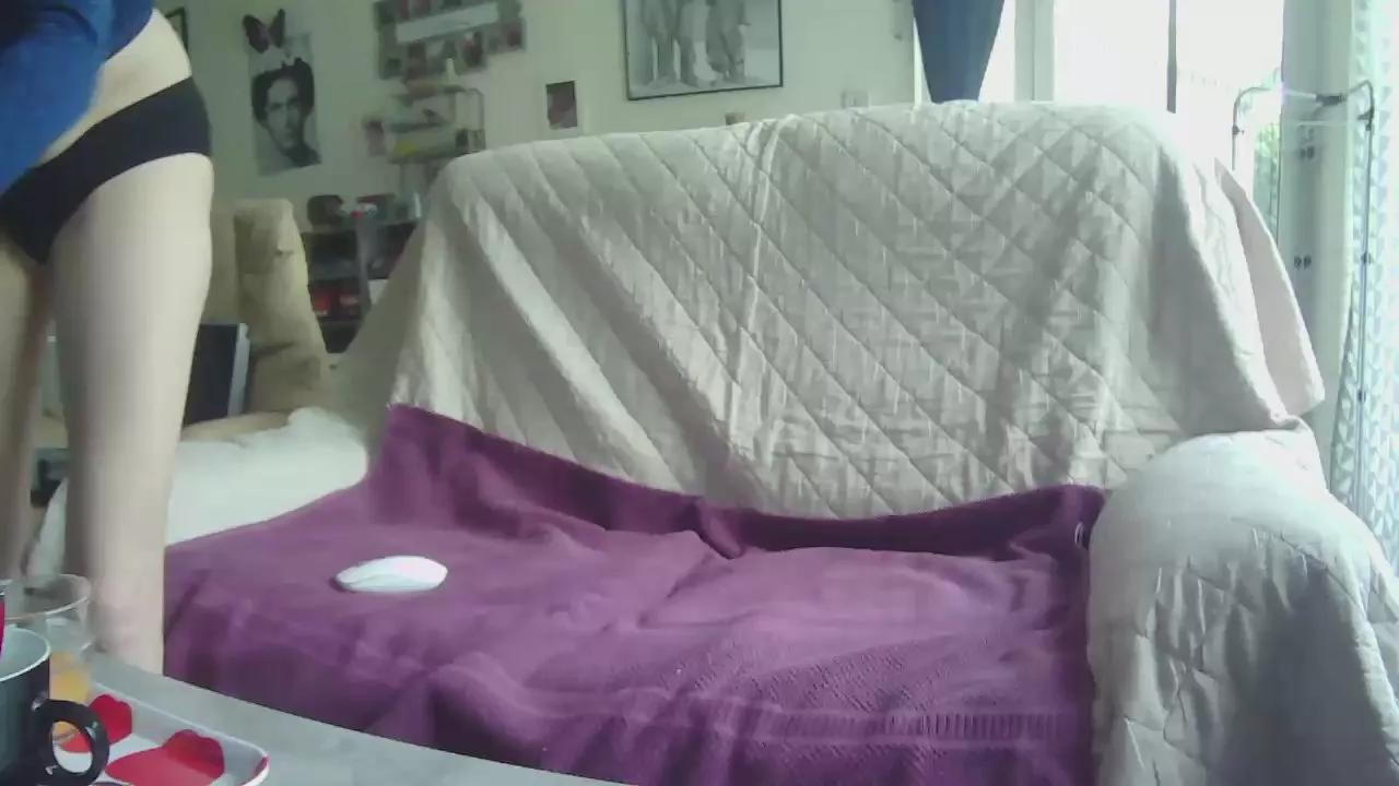 HAIRYCHIENNE on Cam4 