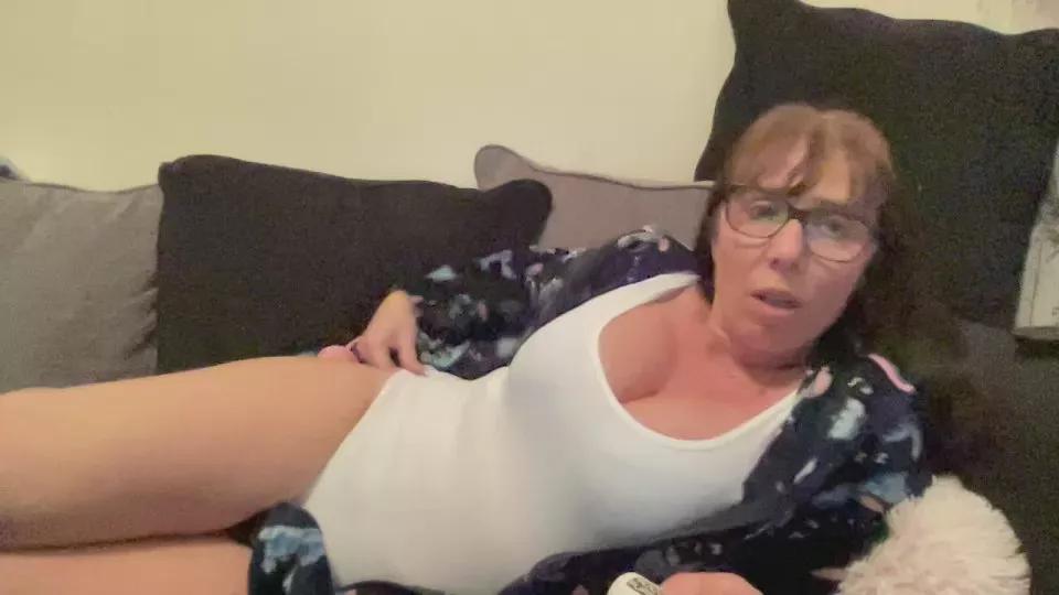 Hotbabe2019 on Cam4 
