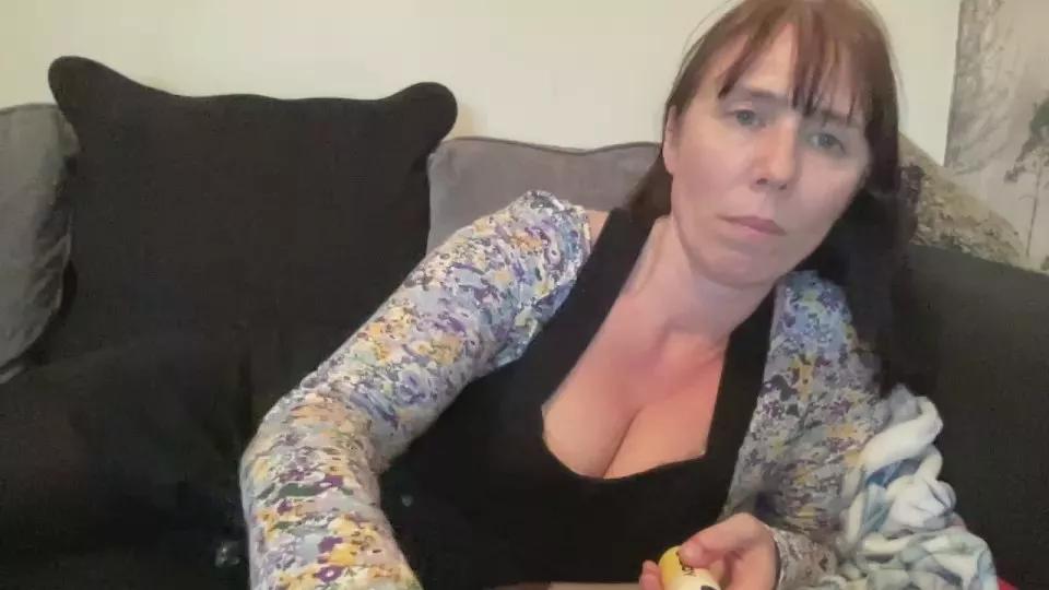 Hotbabe2019 on Cam4 