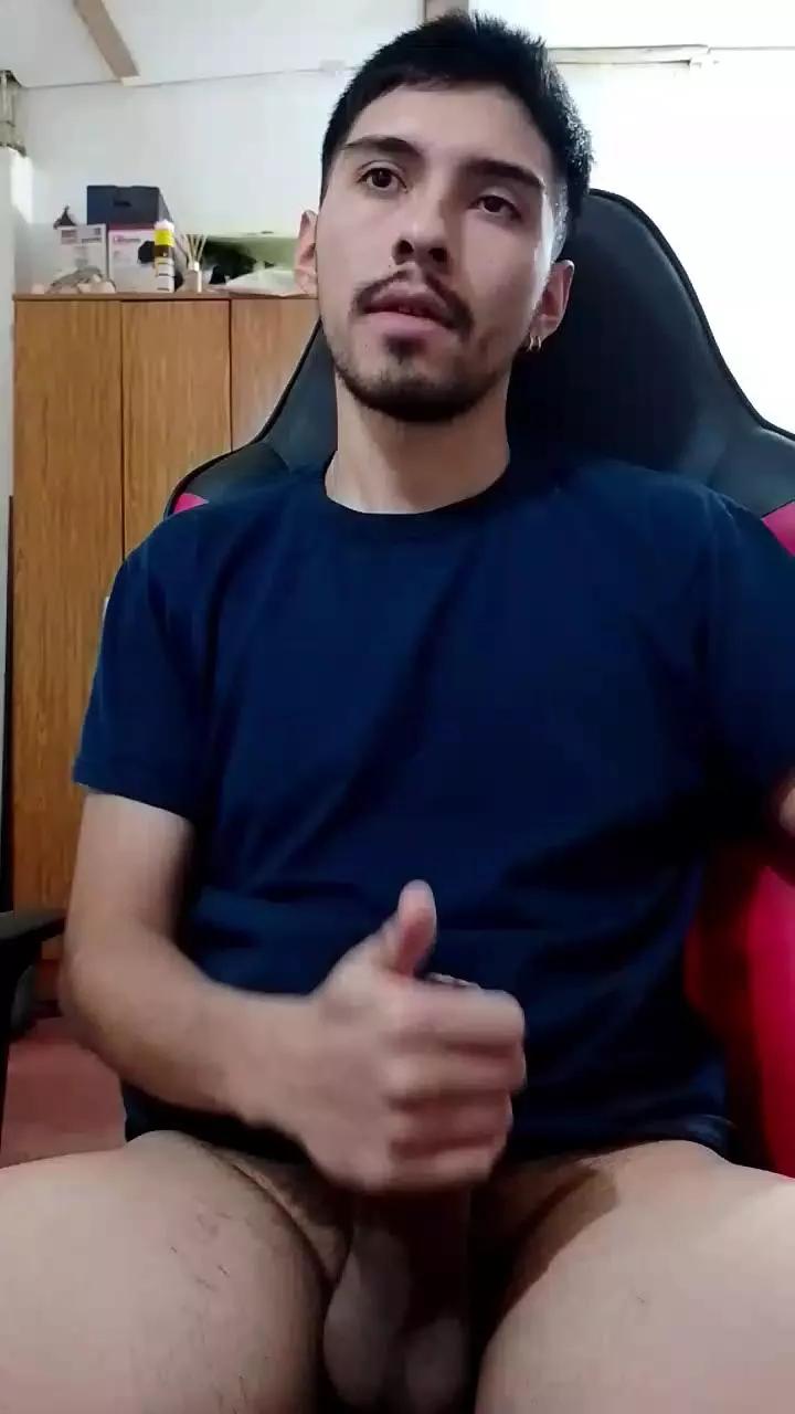 izzan on Cam4 