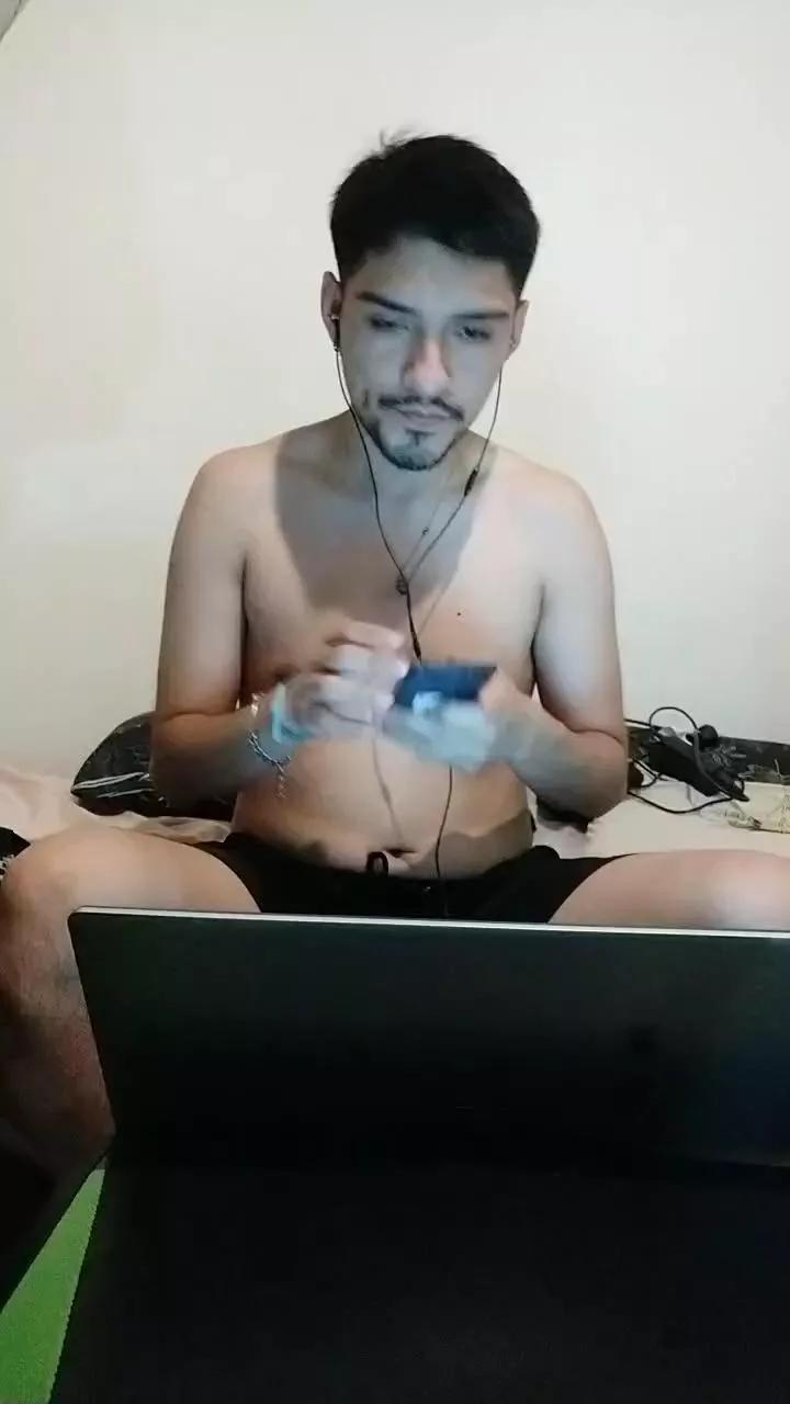 izzan on Cam4 