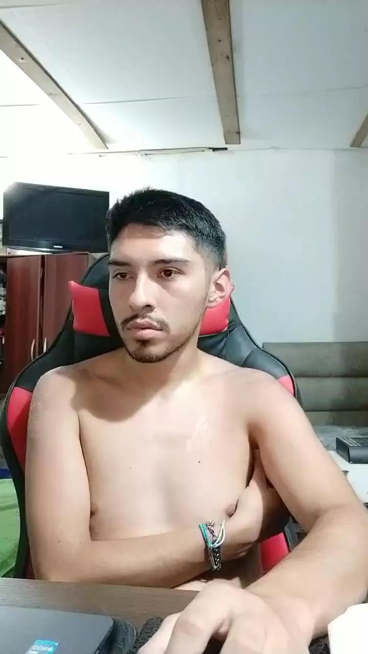 izzan on Cam4 