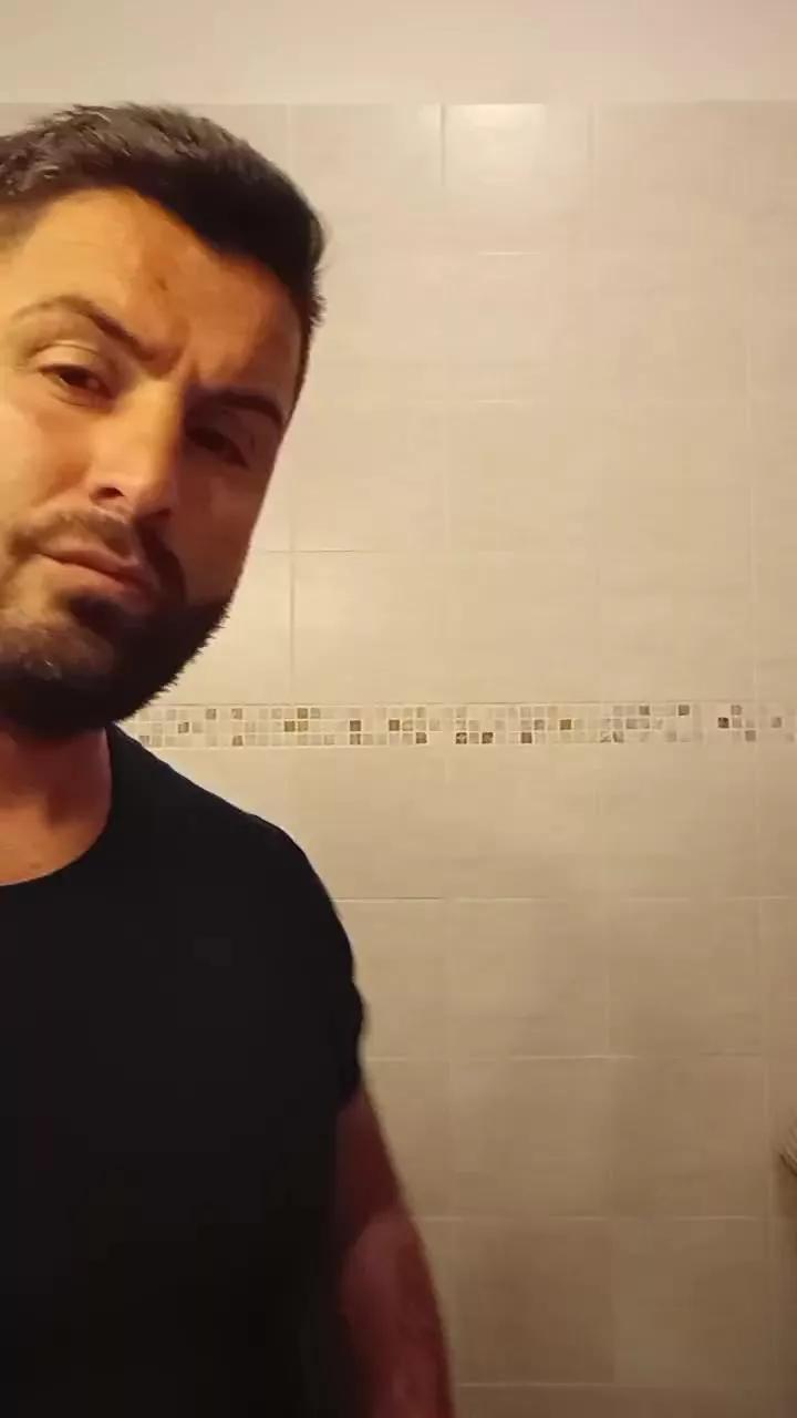 Kingbull1900 on Cam4 