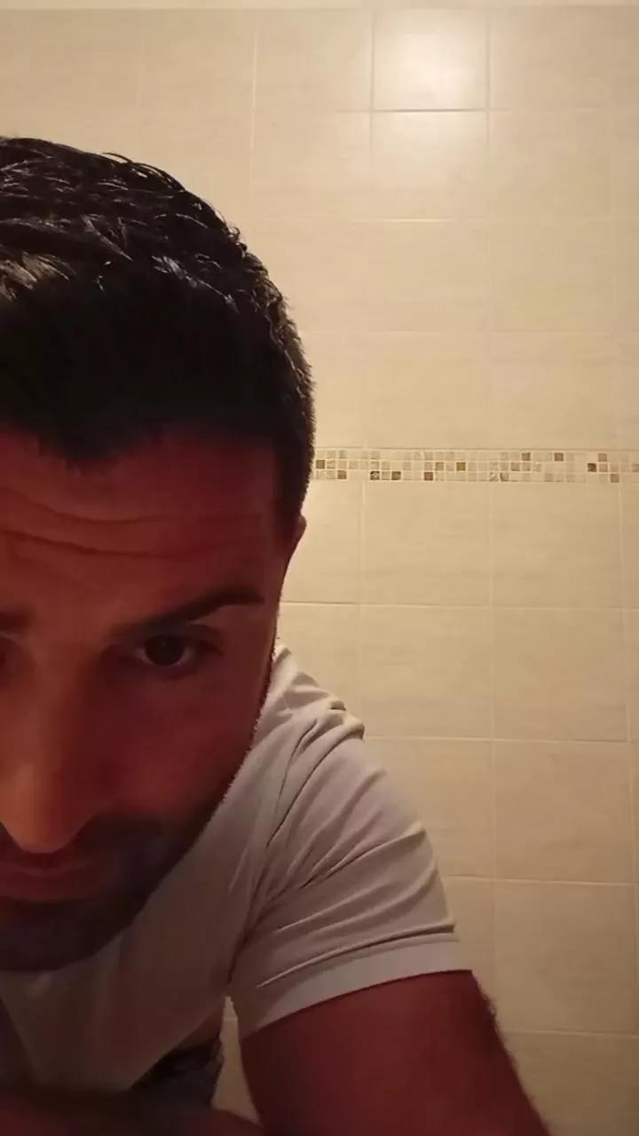 Kingbull1900 on Cam4 