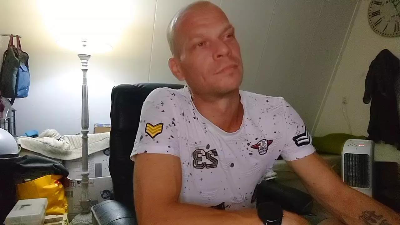 Kinky_Play on Cam4 