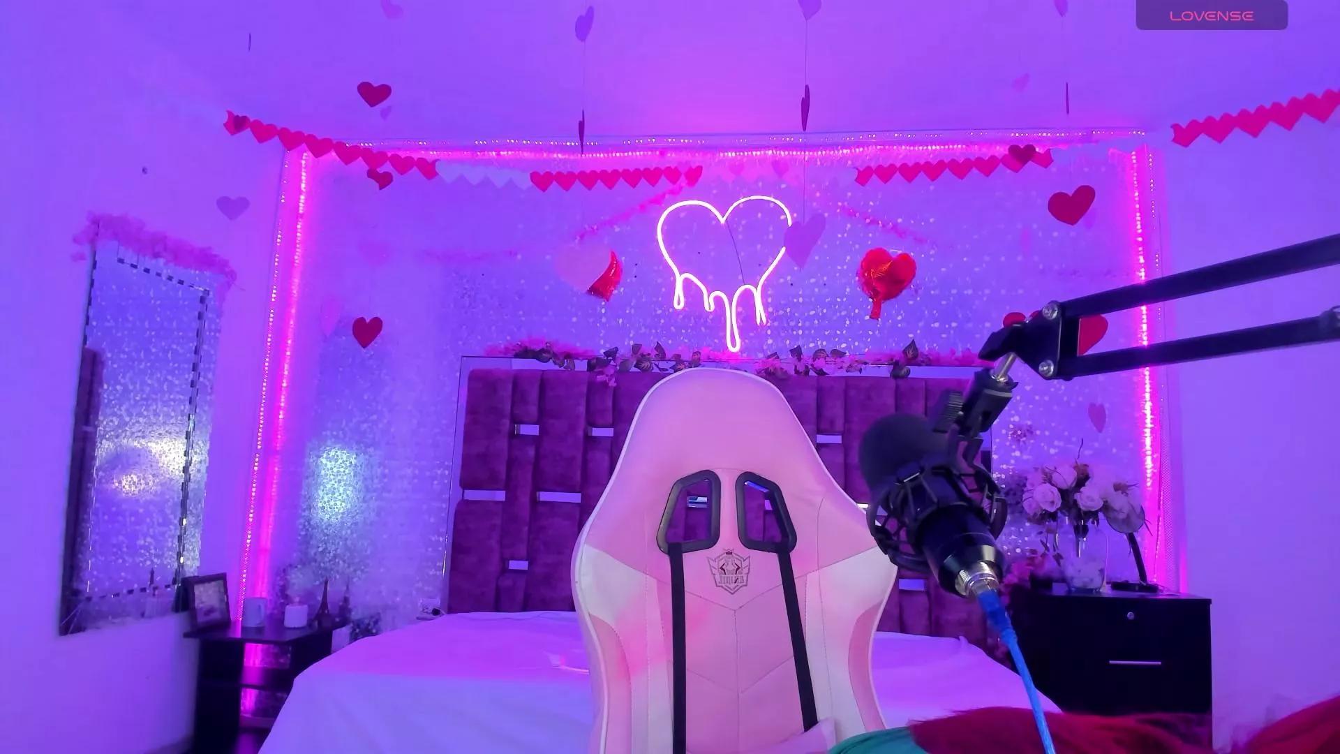 KylieVictoria_ on Cam4 