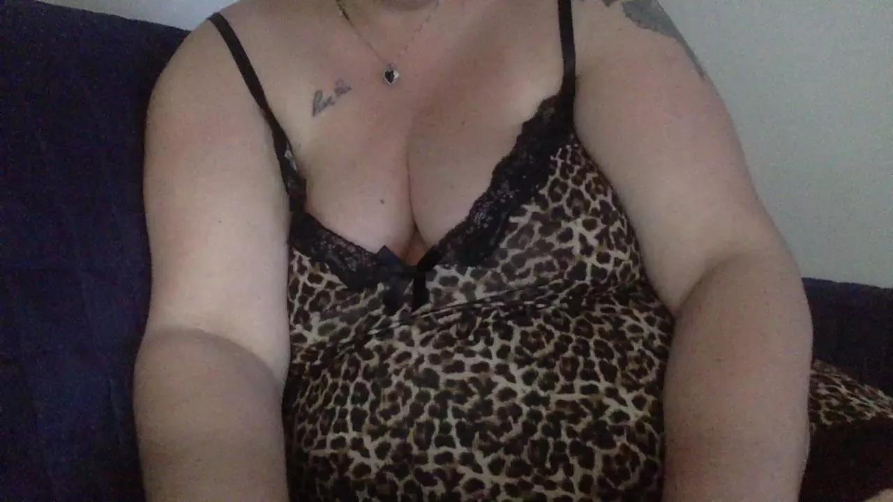 LaReginaNera on Cam4 