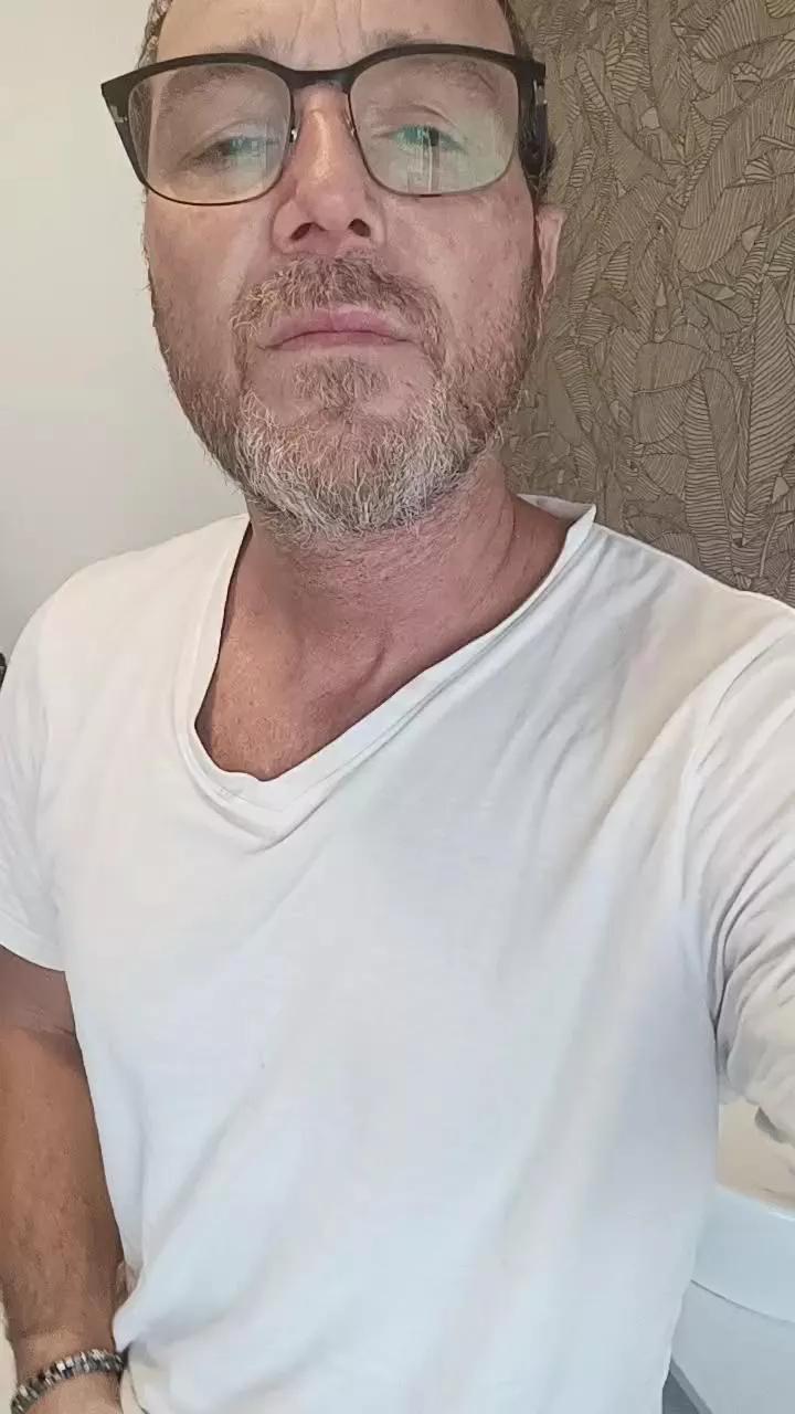 Leo_Hardyman on Cam4 