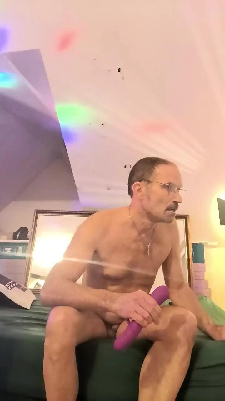 leviking8 on Cam4 