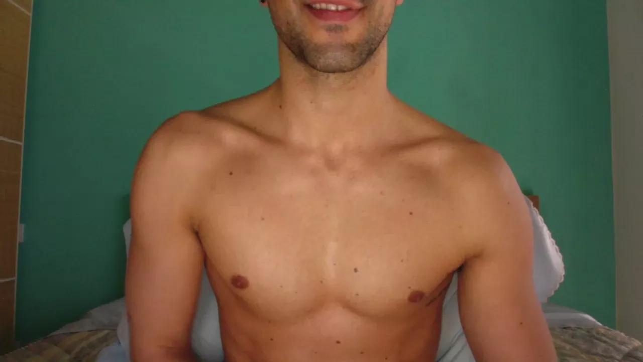 LucaCamIn on Cam4 