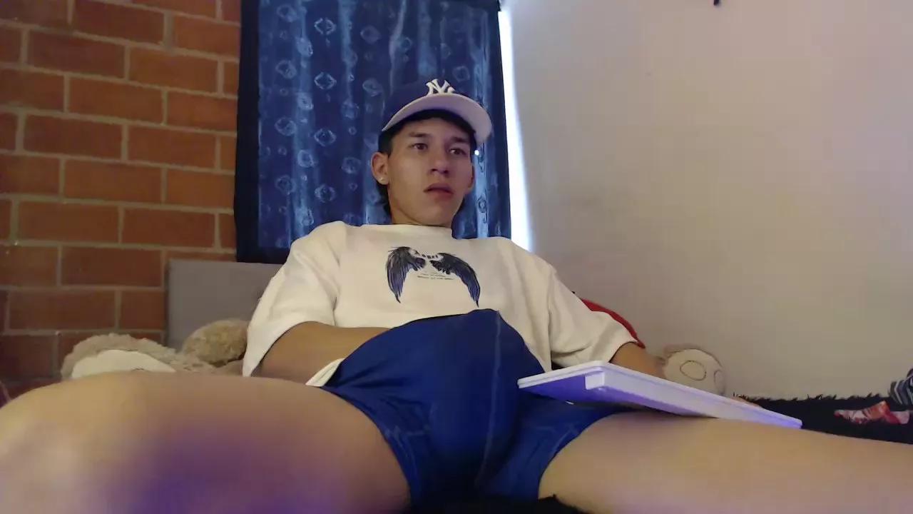 Magig_axel on Cam4 