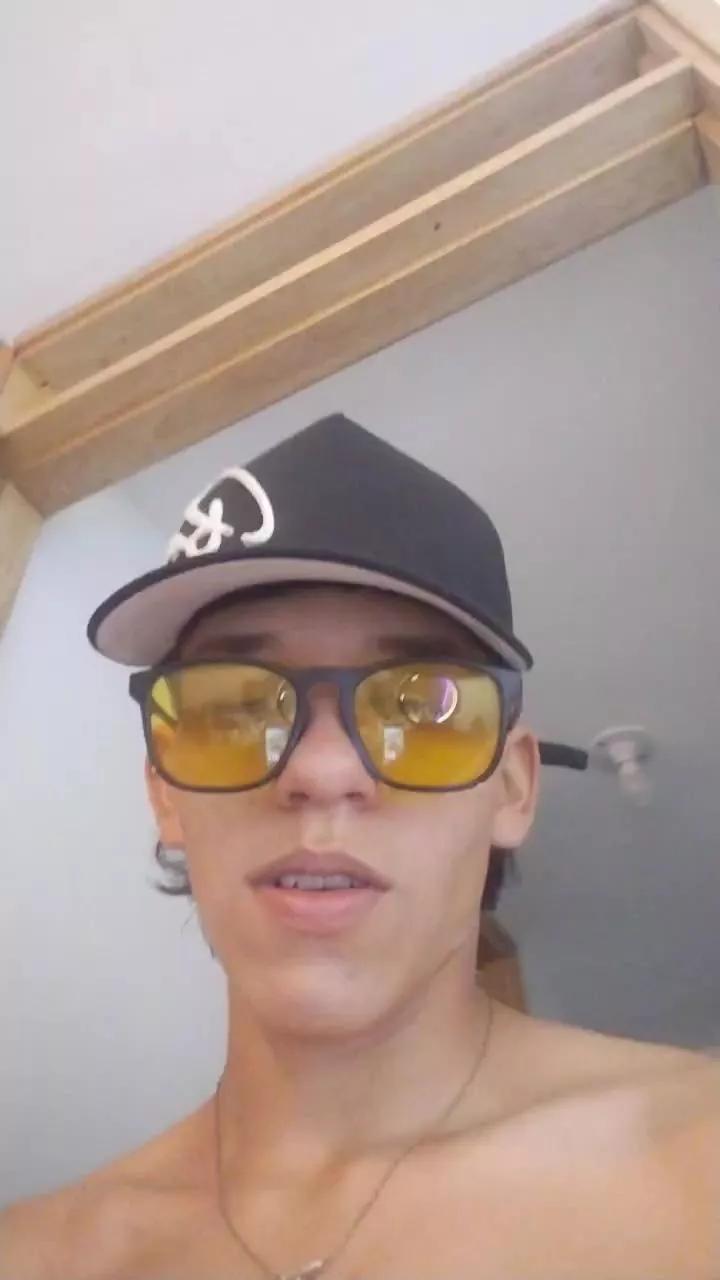 Magig_axel on Cam4 