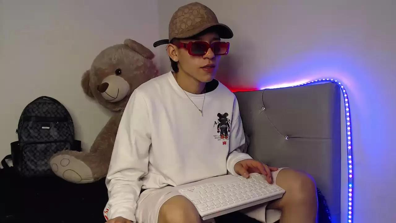 Magig_axel on Cam4 