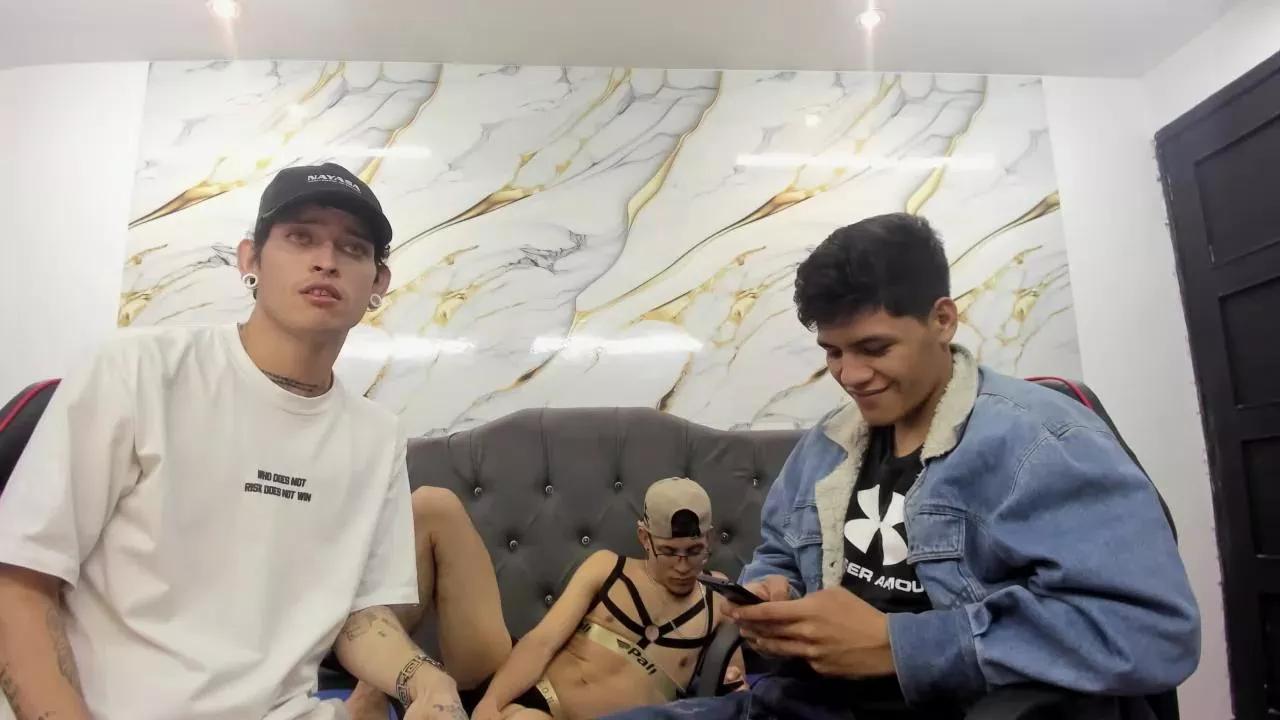 Maxxx_shine on Cam4 