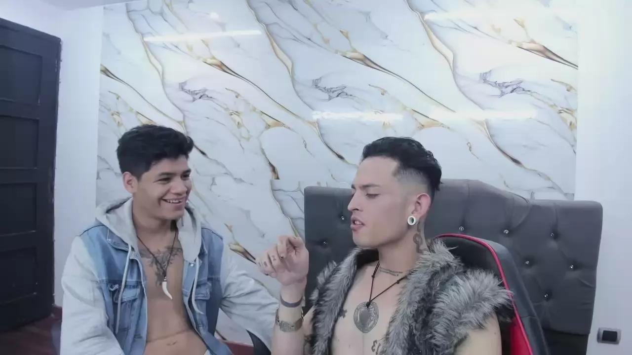 Maxxx_shine on Cam4 