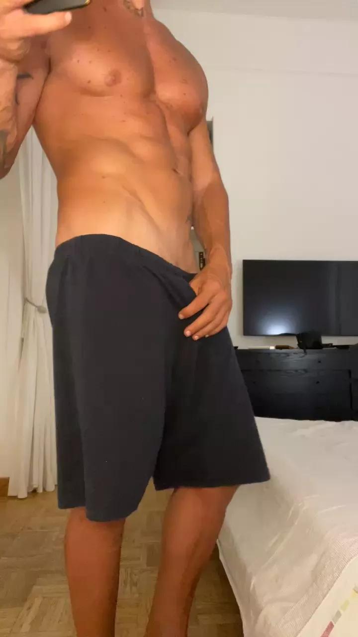 MISTERwhite2025 on Cam4 