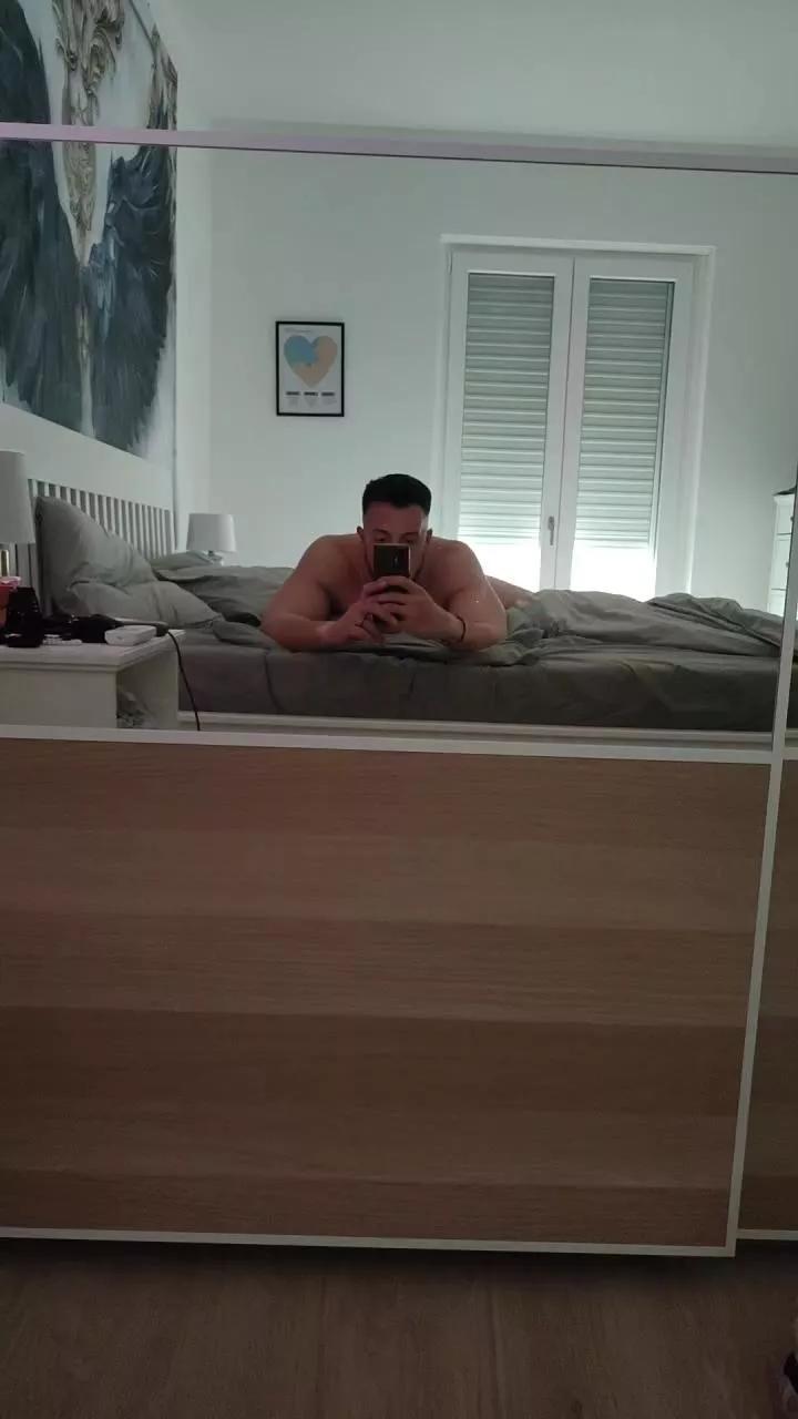 Musclexxl97 on Cam4 
