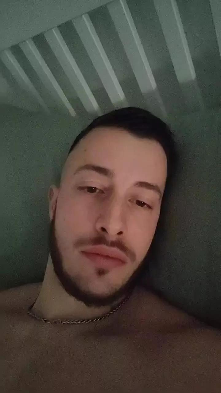 Musclexxl97 on Cam4 