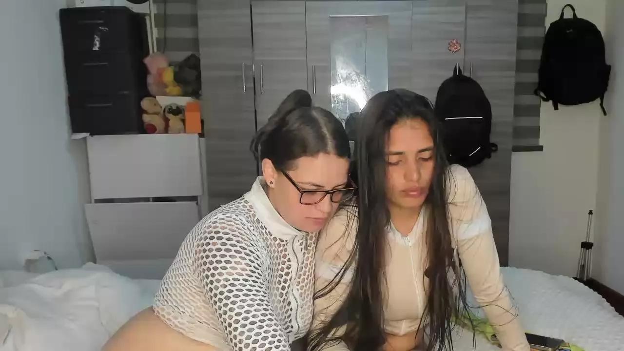 NickyandCloe on Cam4 