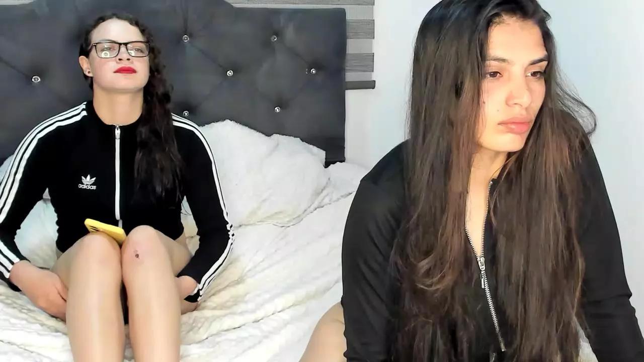 NickyandCloe on Cam4 