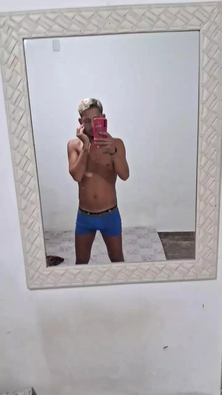 Novinho_do24 on Cam4 
