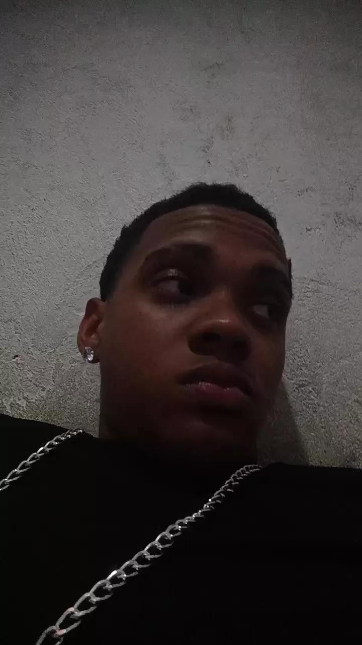 Novinhoode18 on Cam4 
