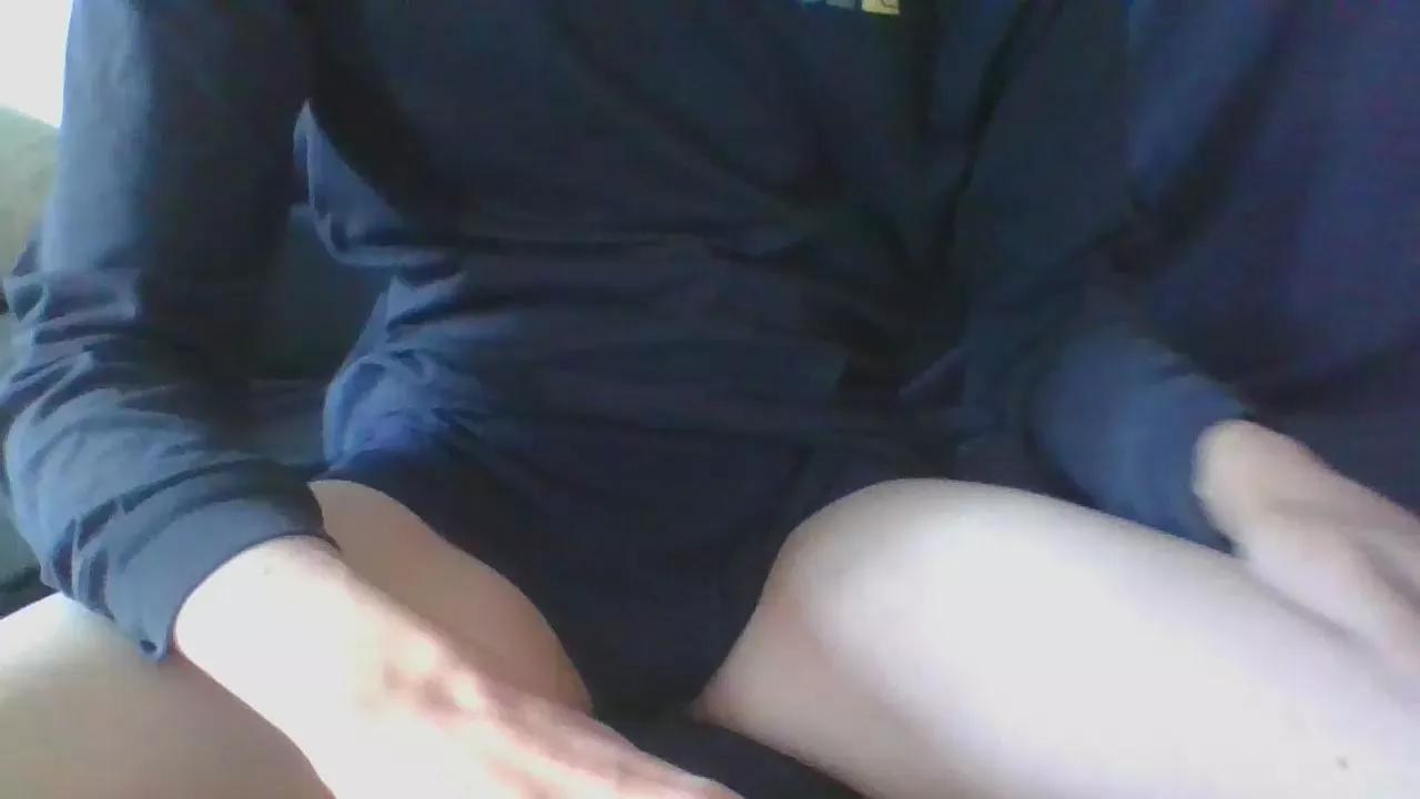 R000000009 on Cam4 