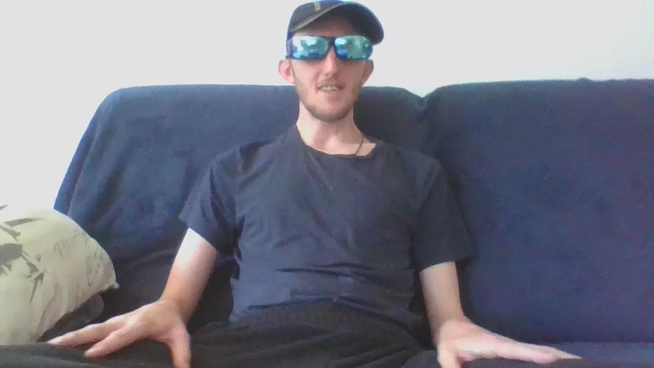 R000000009 on Cam4 