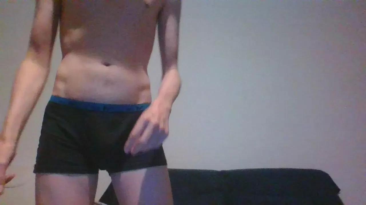 R000000009 on Cam4 