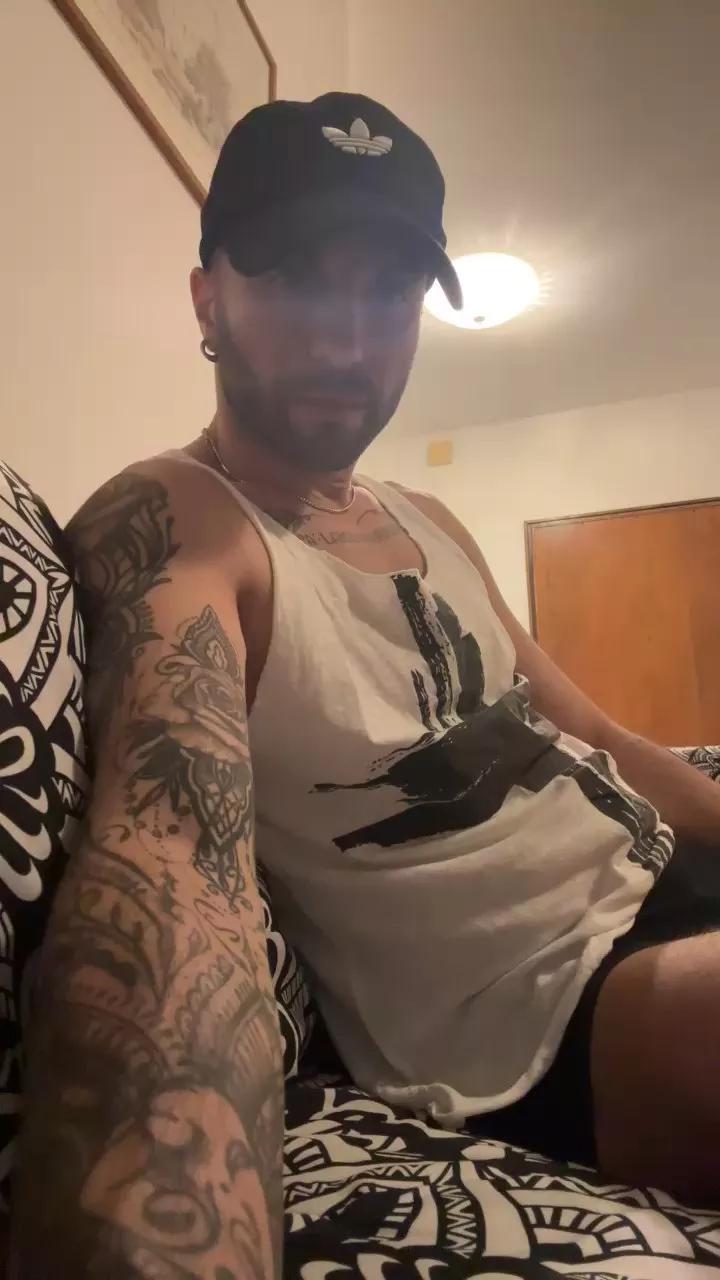 Santos_94 on Cam4 