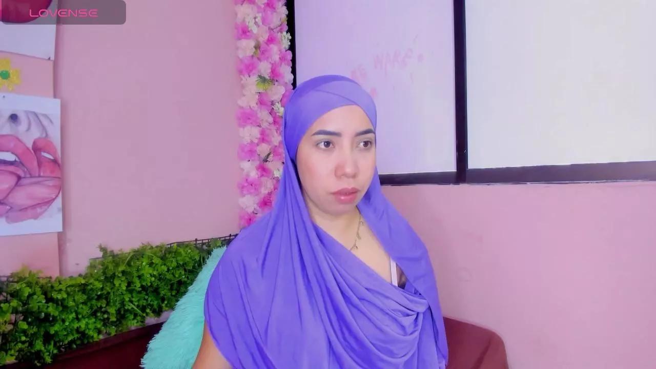 Sweet_hot_mia on Cam4 