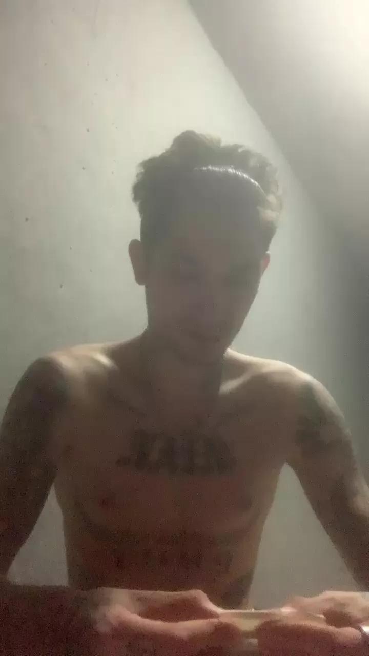 Tattooboy_19 on Cam4 