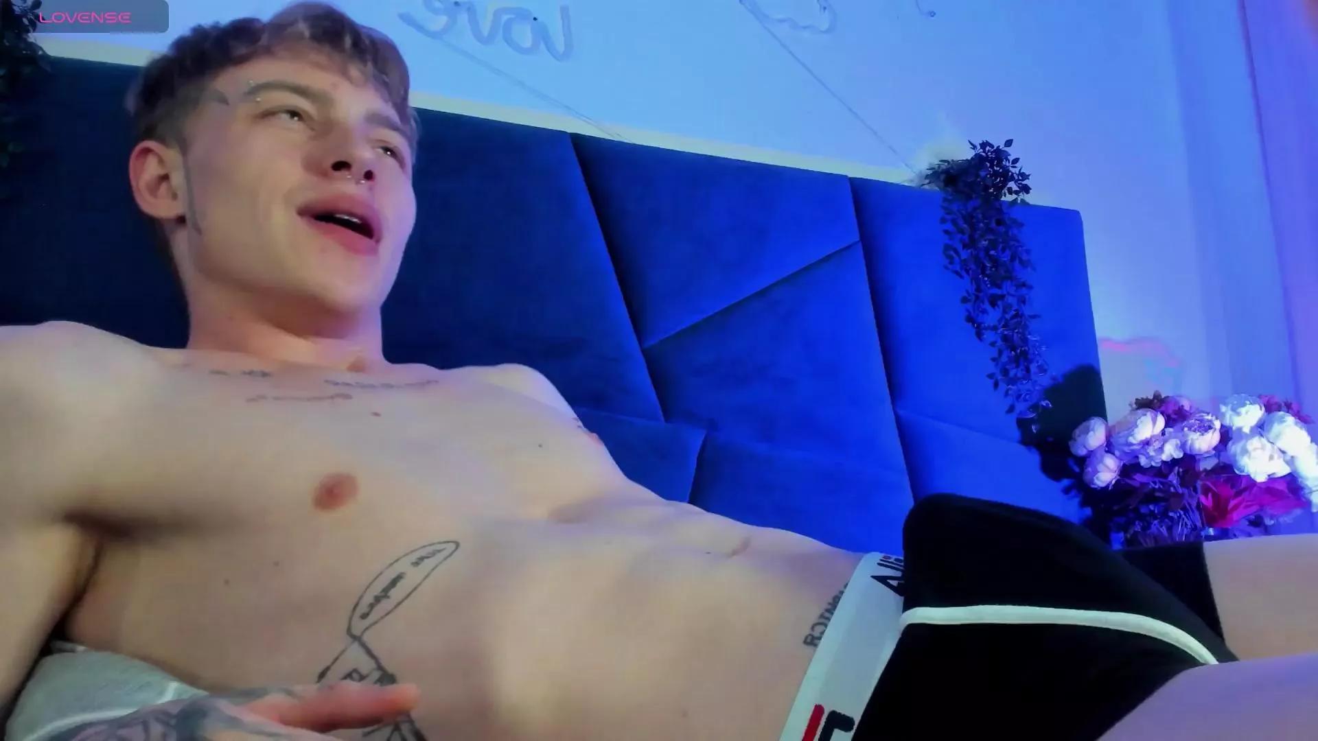 THEO__GREEN on Cam4 